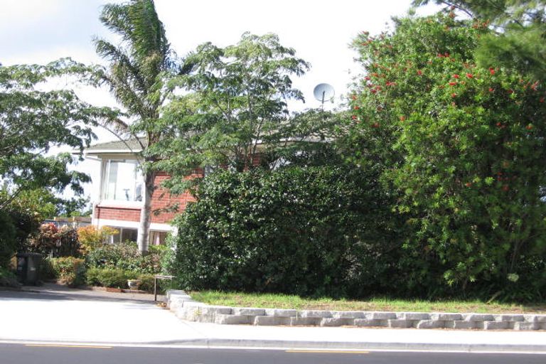 Photo of property in 2/3 Sunset Road, Totara Vale, Auckland, 0632