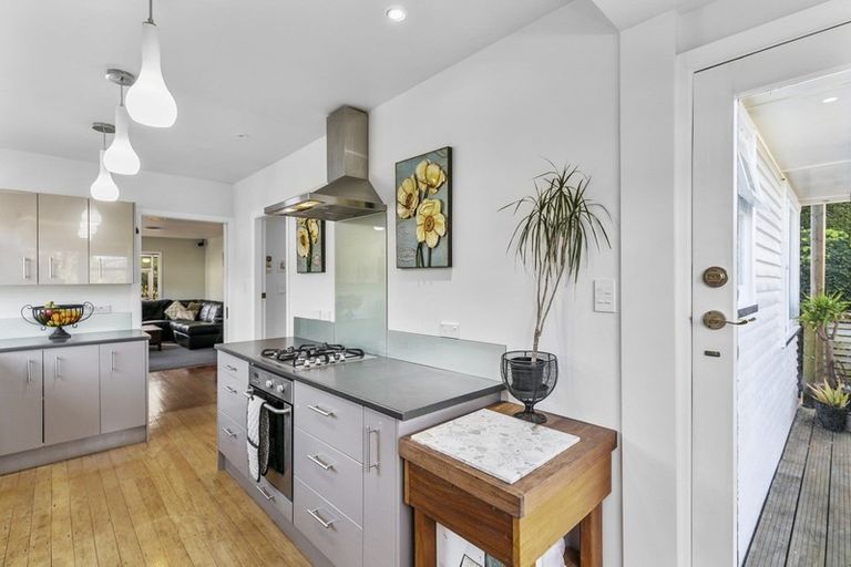 Photo of property in 31 Kiwi Crescent, Tawa, Wellington, 5028