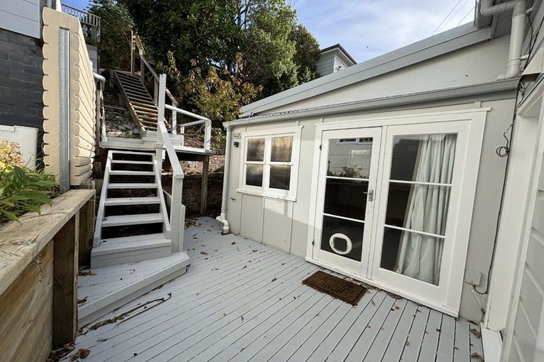 Photo of property in 56 Mortimer Terrace, Brooklyn, Wellington, 6021