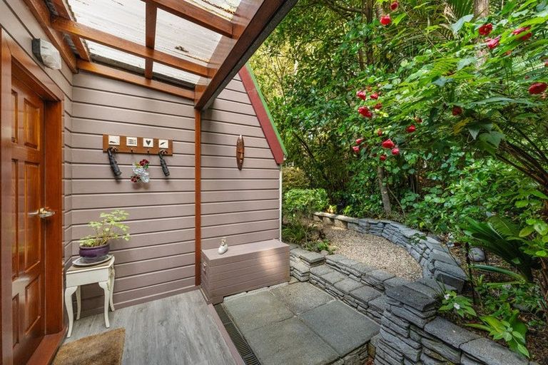 Photo of property in 27a Tane Road, Laingholm, Auckland, 0604