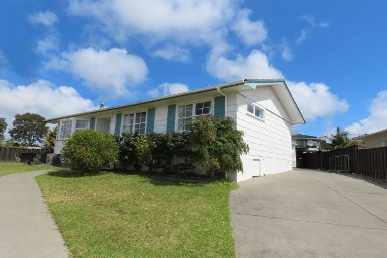 Photo of property in 8 Pipitea Place, Massey, Auckland, 0614