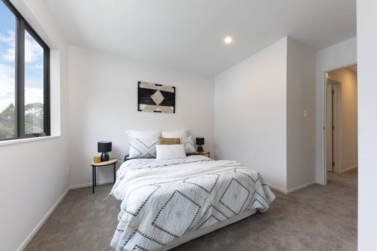 Photo of property in 21 Morihana Close, Glen Eden, 0602