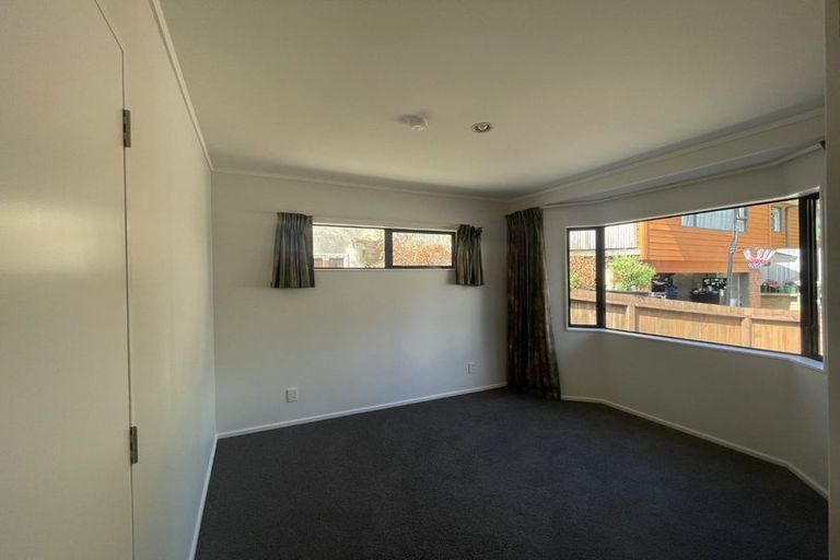 Photo of property in 15c Glanmire Road, Newlands, Wellington, 6037