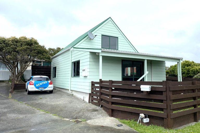 Photo of property in 32a Horokiwi Road West, Newlands, Wellington, 6037