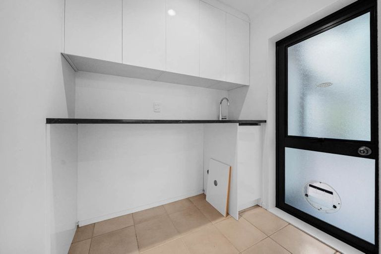 Photo of property in 69a Awaroa Road, Sunnyvale, Auckland, 0612