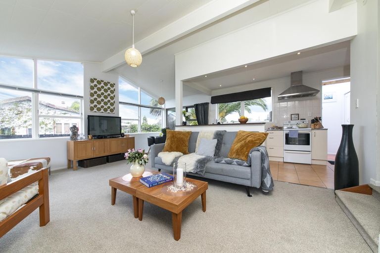 Photo of property in 14 Great North Road, Riverhead, 0820