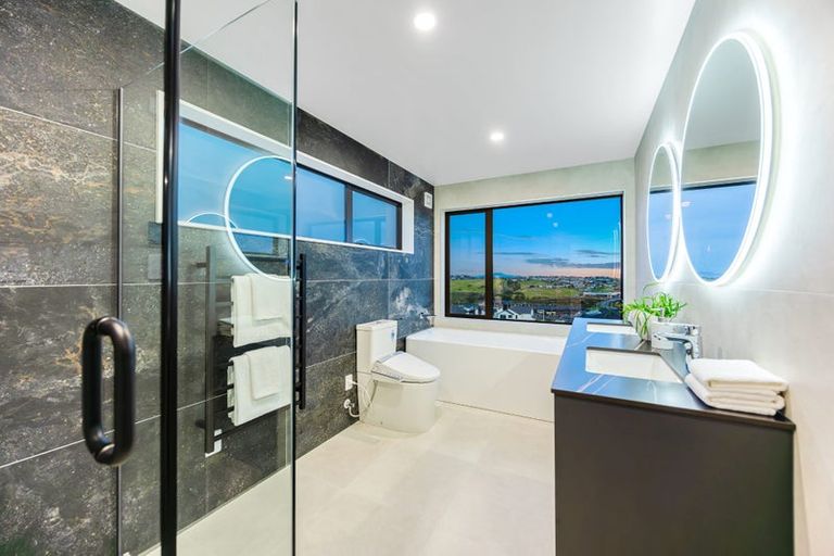 Photo of property in 7 Pakirikiri Street, Long Bay, 0630