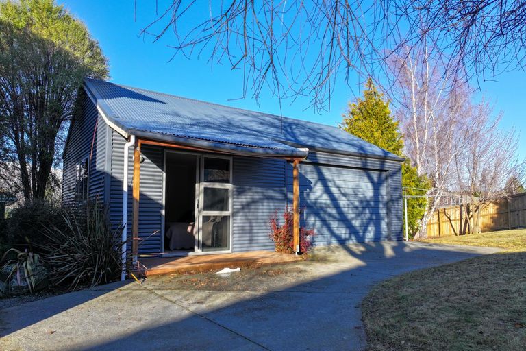 Photo of property in 35 Aorangi Crescent, Lake Tekapo, 7999