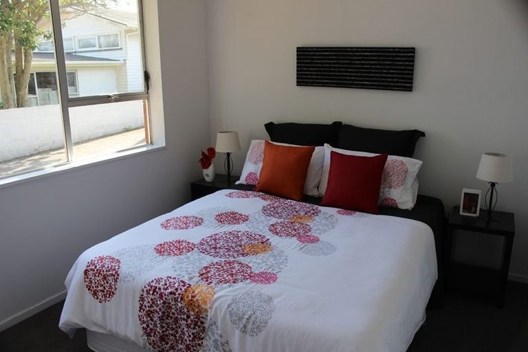 Photo of property in 2/23 Tahi Terrace, Glen Eden, Auckland, 0602