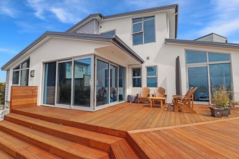 Photo of property in 63 Tamworth Crescent, Newlands, Wellington, 6037