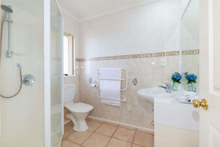 Photo of property in 27 John Brooke Crescent, East Tamaki Heights, Auckland, 2016