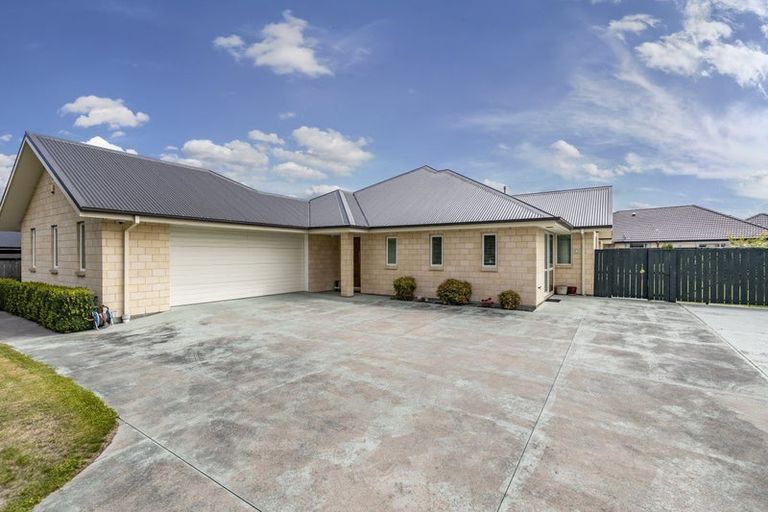 Photo of property in 55 Oakwood Drive, Rangiora, 7400