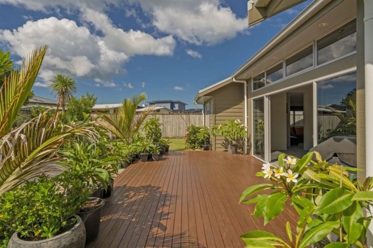 Photo of property in 10 Dotterel Place, Whitianga, 3510