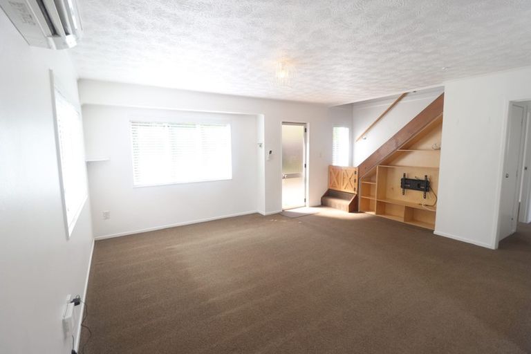 Photo of property in 19 Rehia Road, Massey, Auckland, 0614