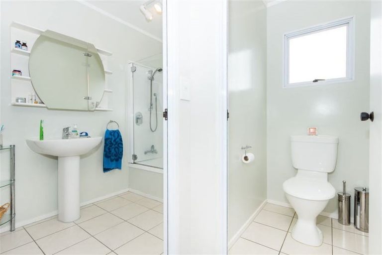 Photo of property in 9 Karaka Street, New Lynn, Auckland, 0600