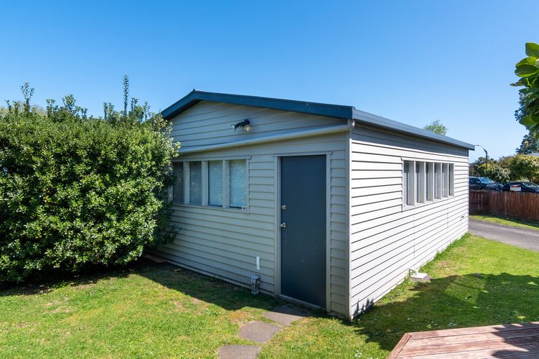 Photo of property in 47 Hereford Street, Te Atatu Peninsula, Auckland, 0610