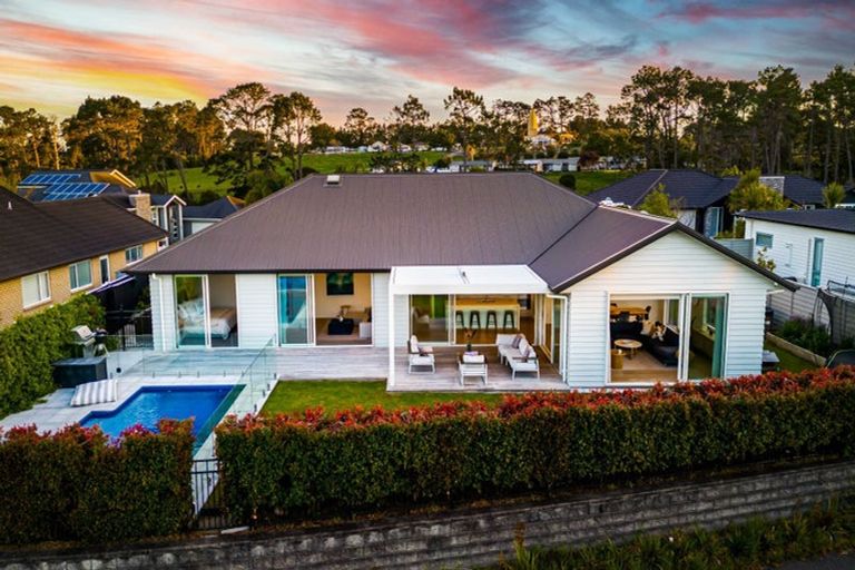 Photo of property in 5 Nikau Way, Riverhead, 0820