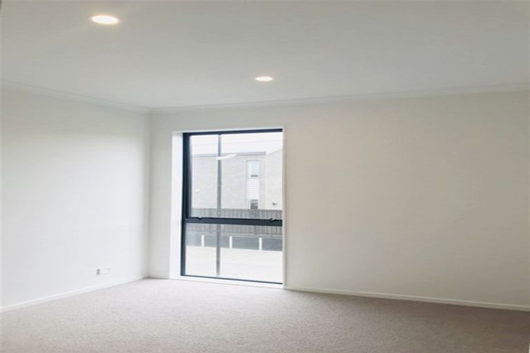 Photo of property in 35 Nugget Avenue, Hobsonville, Auckland, 0616