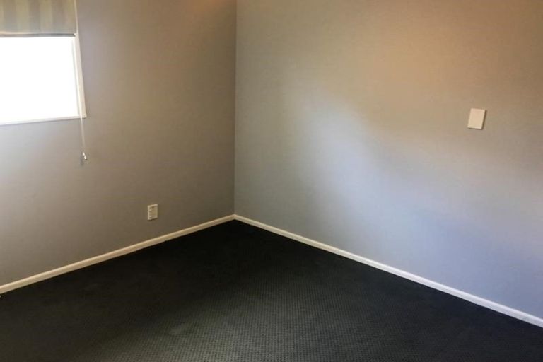 Photo of property in 6 Crompton Road, Massey, Auckland, 0614