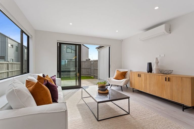 Photo of property in 17 Park Green Avenue, Rosehill, 2113