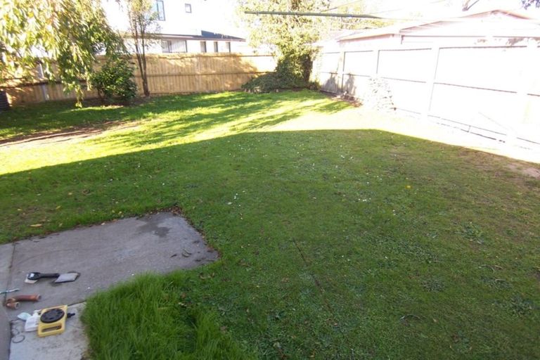 Photo of property in 77 Greendale Avenue, Avonhead, Christchurch, 8042