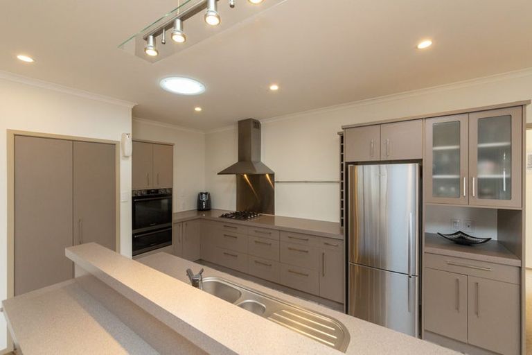 Photo of property in 48 Tennyson Avenue, Kelvin Grove, Palmerston North, 4414