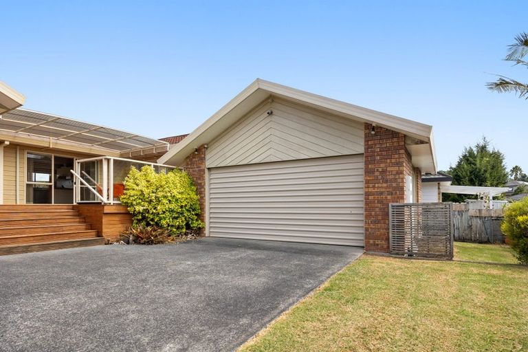 Photo of property in 16 Harbour Lights Close, West Harbour, Auckland, 0618