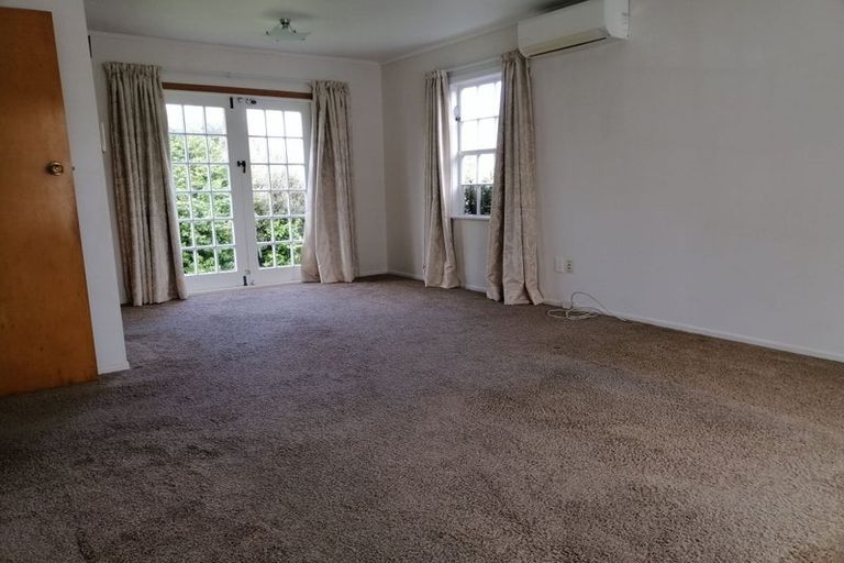 Photo of property in 37 Stewart Drive, Newlands, Wellington, 6037