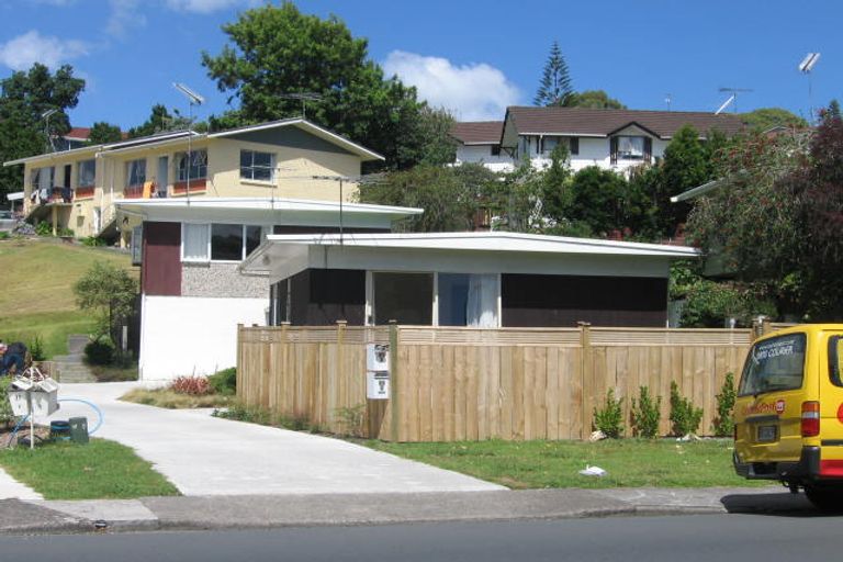 Photo of property in 2/33 Bentley Avenue, Glenfield, Auckland, 0629