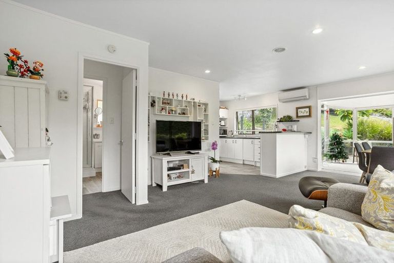 Photo of property in 2/43 Seaton Road, Murrays Bay, Auckland, 0630