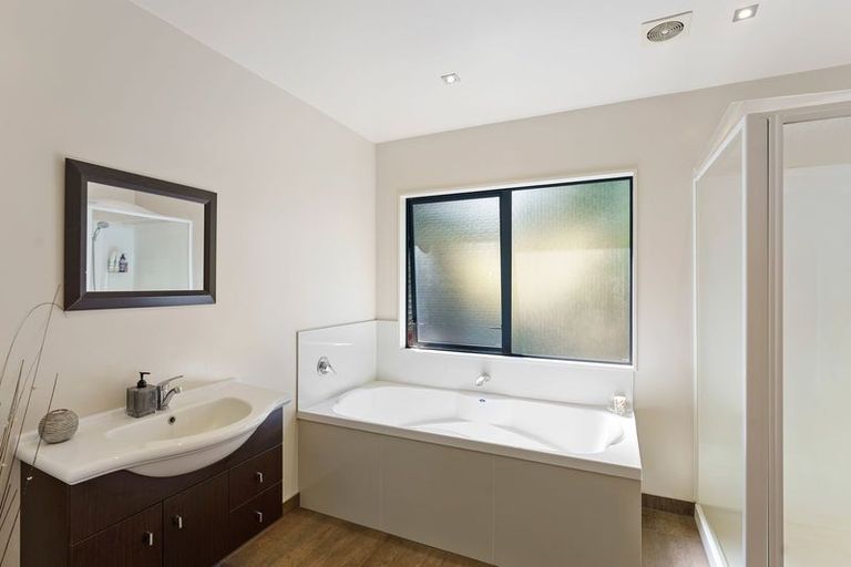 Photo of property in 24 Raukawa Road, Peka Peka, Waikanae, 5391