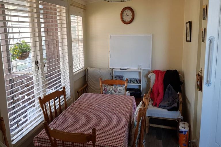 Photo of property in 38a Sunnynook Road, Sunnynook, Auckland, 0620