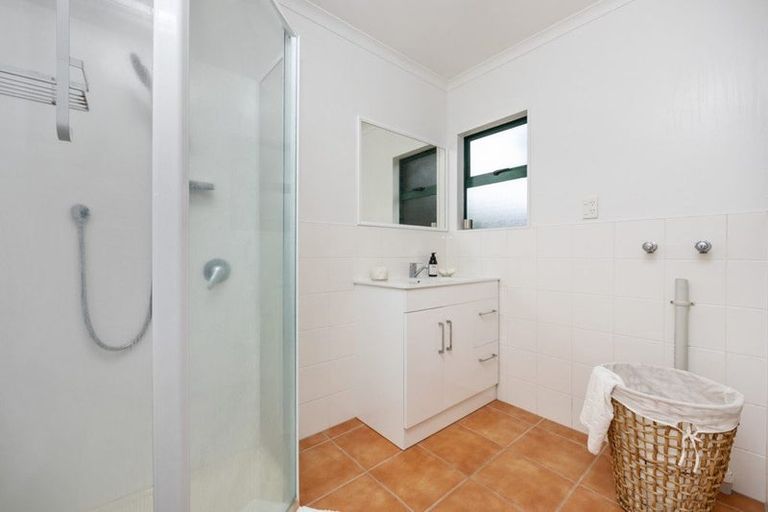 Photo of property in 40 Reid Road, New Lynn, Auckland, 0600
