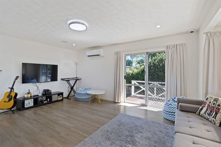 Photo of property in 1/10 May Avenue, Te Atatu South, Auckland, 0610