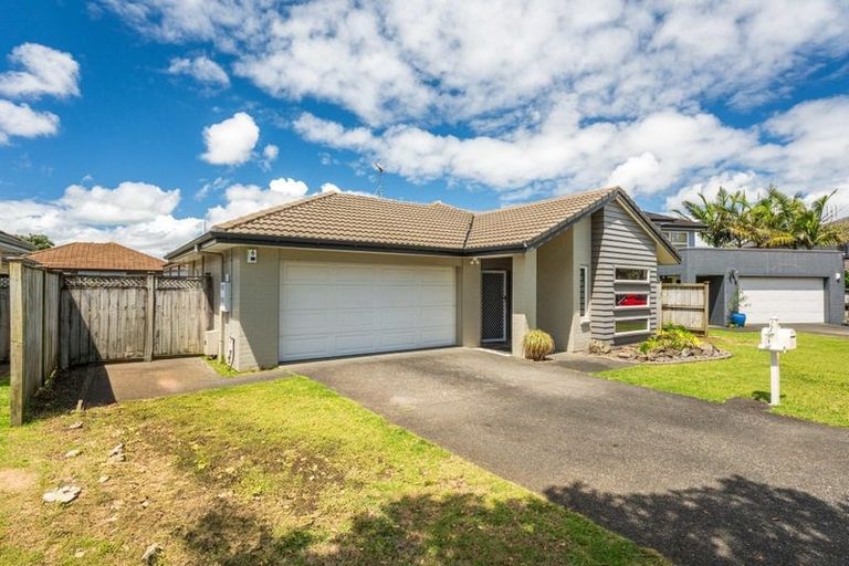 Photo of property in 9 Stranraer Crescent, Wattle Downs, Auckland, 2103