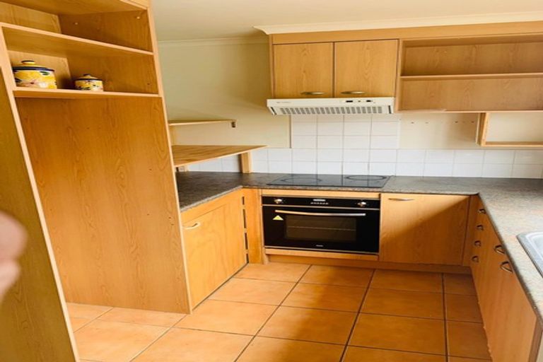 Photo of property in 6/4 Keeling Road, Henderson, Auckland, 0612