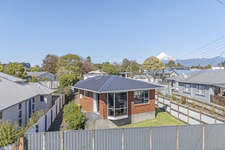 Photo of property in 12 Saxton Road, Upper Vogeltown, New Plymouth, 4310