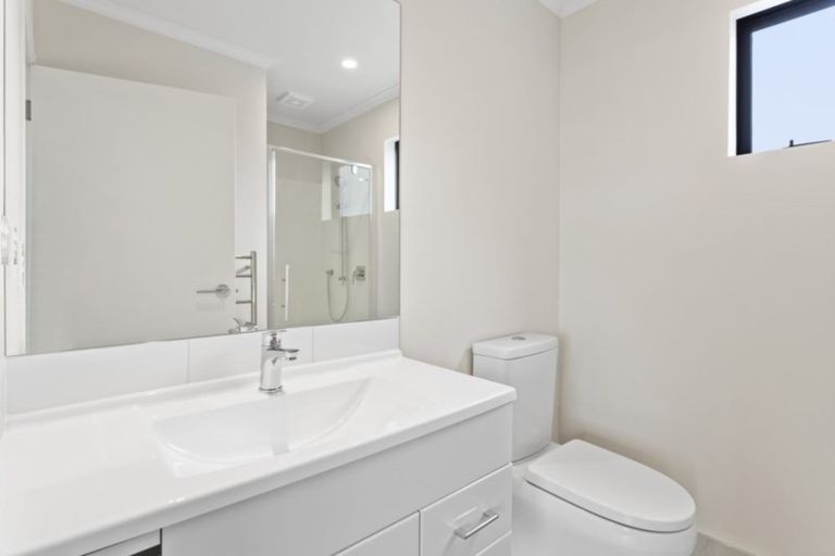 Photo of property in 5/89 Hobsonville Point Road, Hobsonville, Auckland, 0616