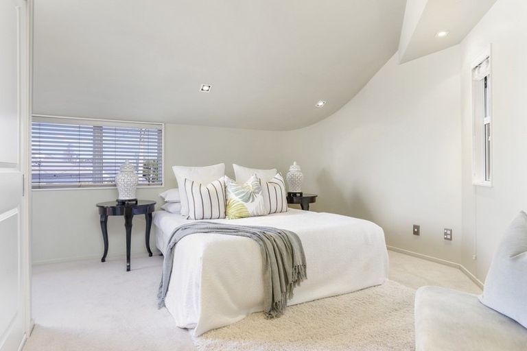 Photo of property in 2/43 Princes Street, Northcote Point, Auckland, 0627