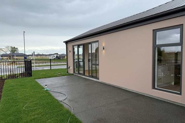 Photo of property in 2 Paradise Way, Halswell, 8025