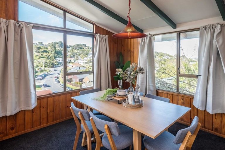 Photo of property in 117 Newlands Road, Newlands, Wellington, 6037