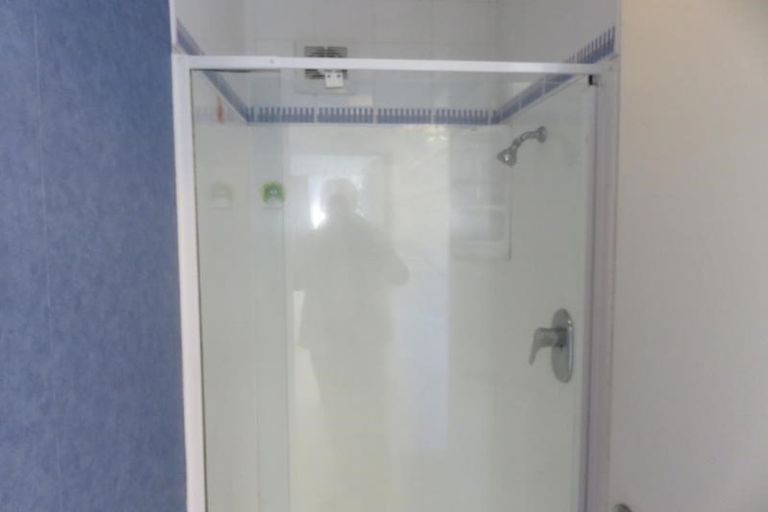 Photo of property in 102 Churton Drive, Churton Park, Wellington, 6037