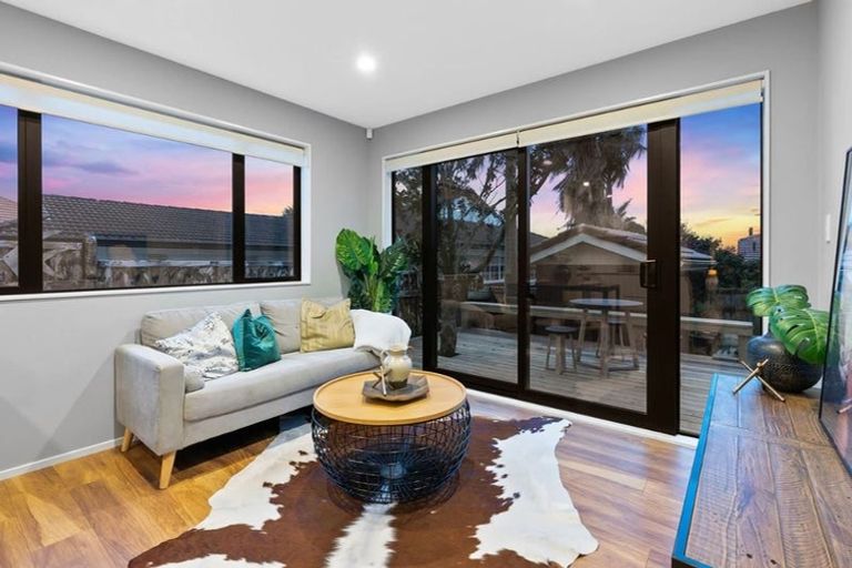 Photo of property in 37 Santa Monica Place, Goodwood Heights, Auckland, 2105