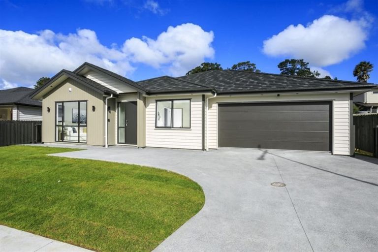 Photo of property in 63 Symes Drive, Red Beach, 0932