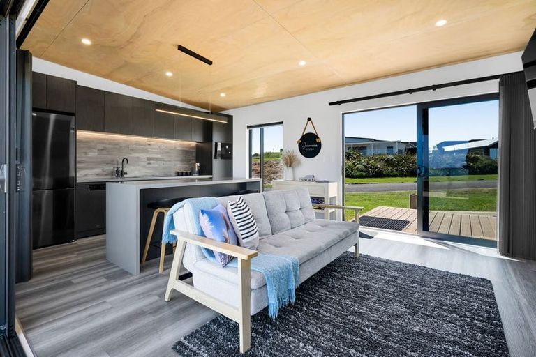 Photo of property in 21 Rosemount Road, Waverley, 4591