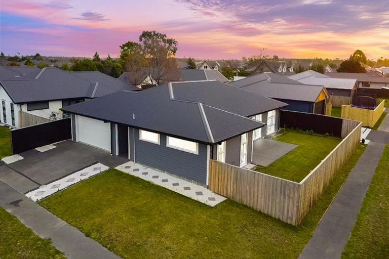 Photo of property in 8 Clonbunny Close, Rolleston, 7614