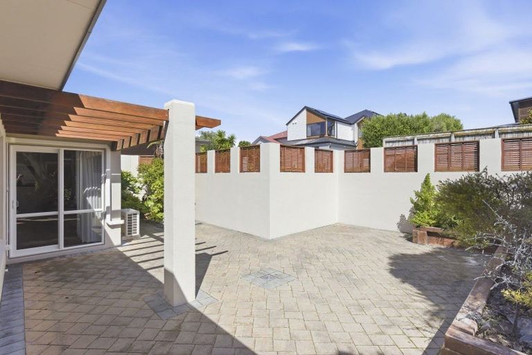 Photo of property in 10 Metzenthin Close, Raumati South, Paraparaumu, 5032