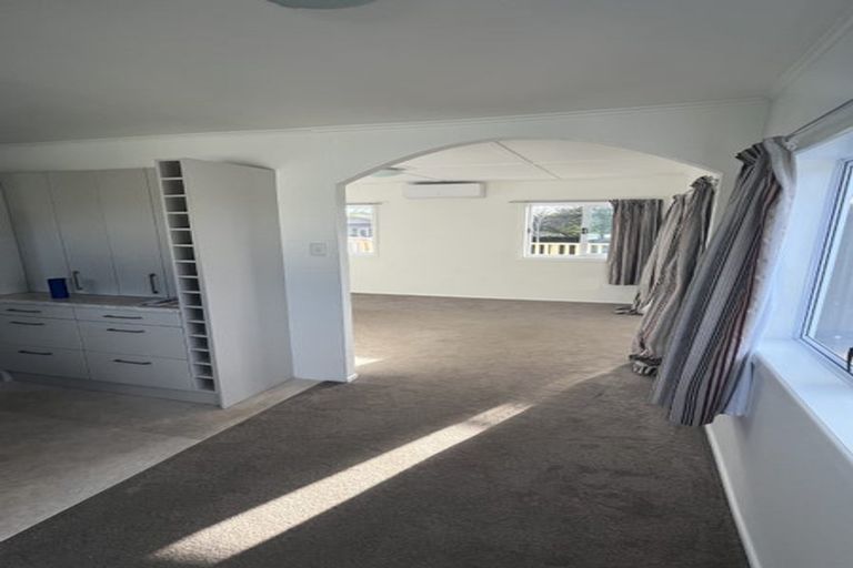Photo of property in 27 Seaforth Avenue, Mangere Bridge, Auckland, 2022