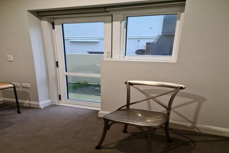 Photo of property in Fountain Court, 16/48u Oriental Parade, Oriental Bay, Wellington, 6011