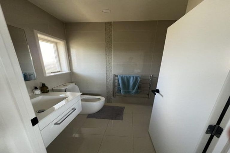 Photo of property in 3a Paton Avenue, Te Atatu South, Auckland, 0610